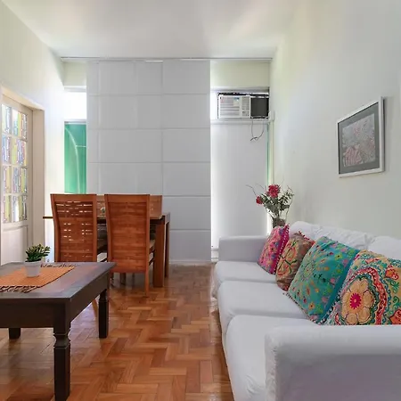 TOP - Apartamento com 2 Quartos em Ipanema com WIFI, lavanderia, ar, a pé para a Praia